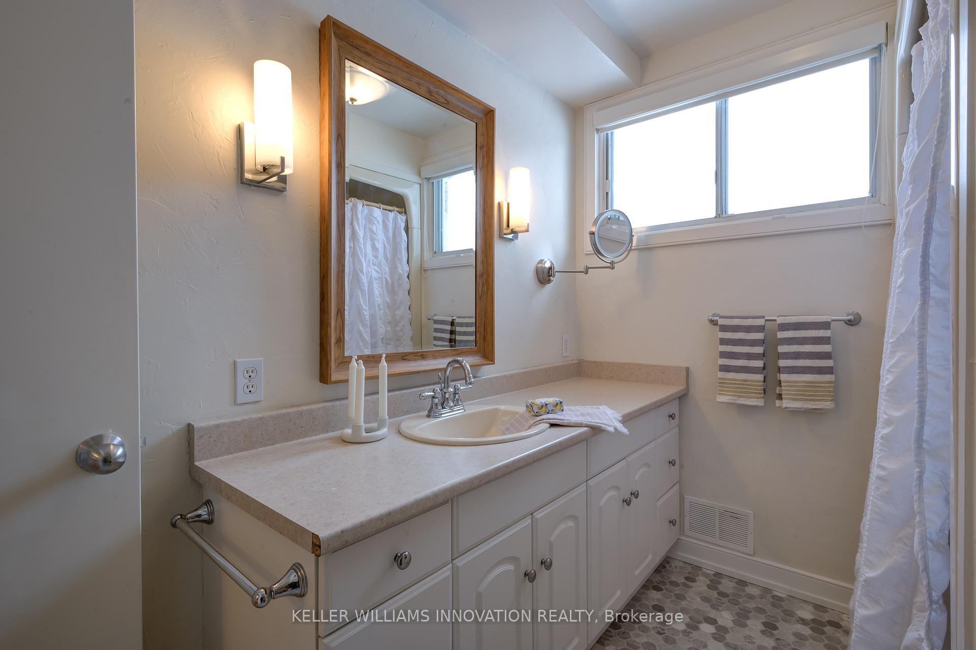 Photo 25 of 193 Lakeside Drive, Kitchener — HOMEH