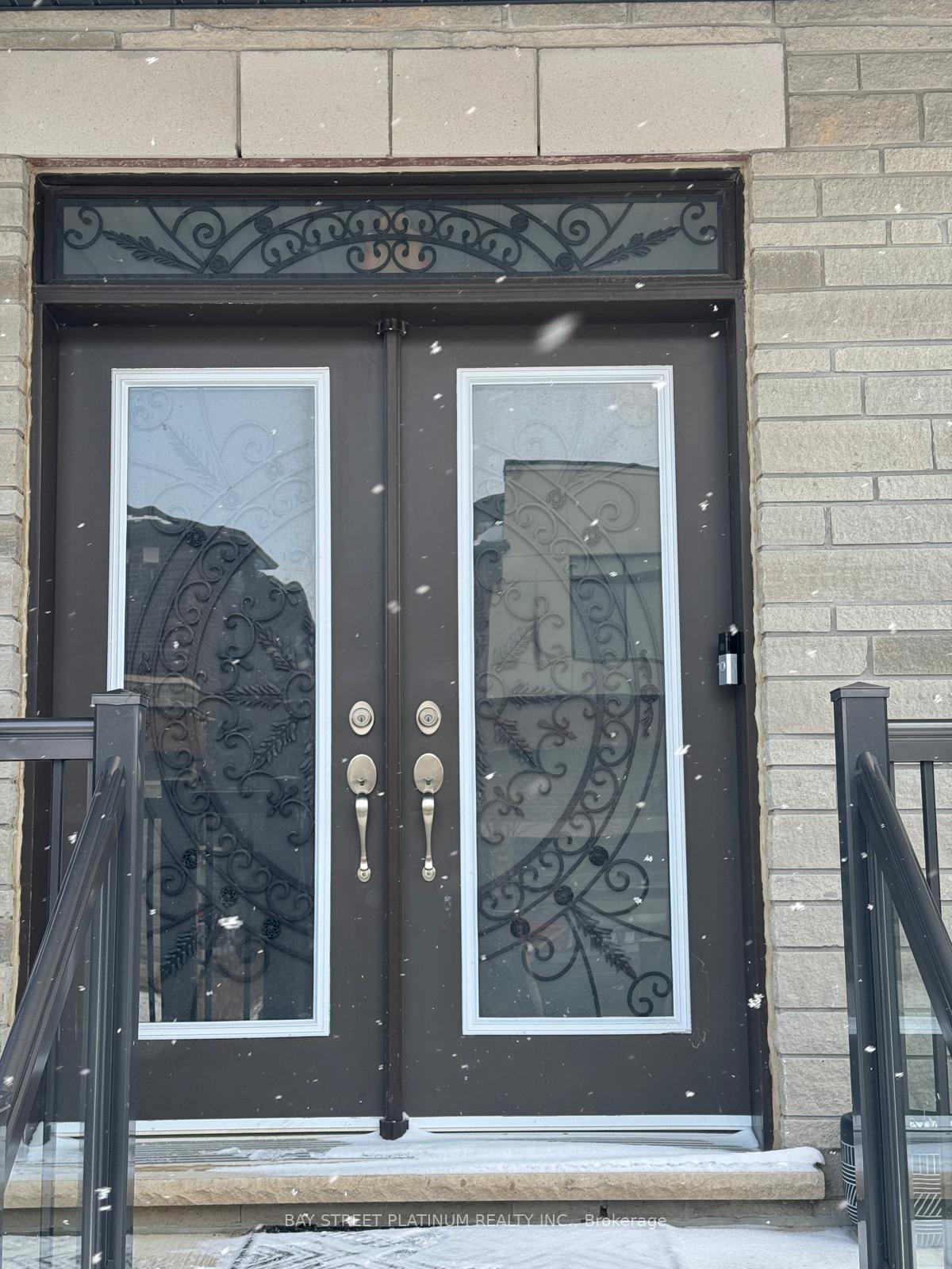 Photo 2 of 118 Granite Ridge Trail, Hamilton, Waterdown — HOMEH