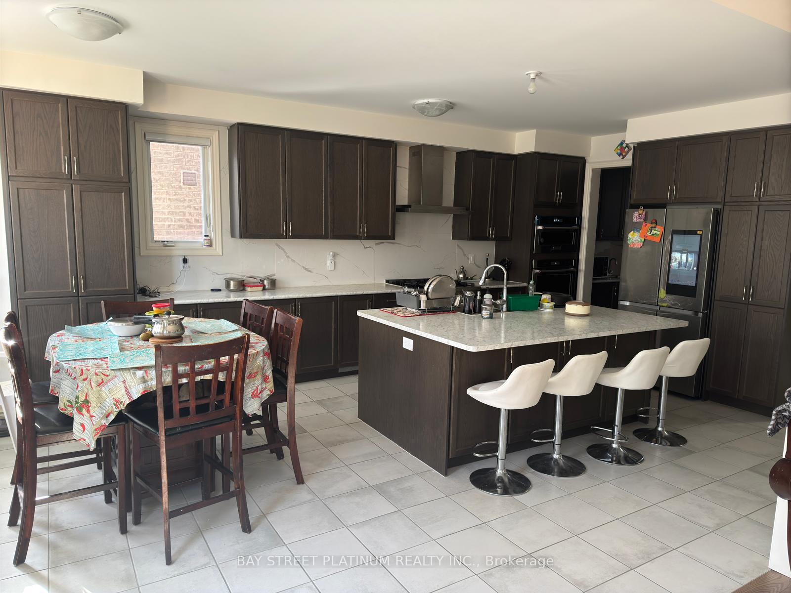 Photo 6 of 118 Granite Ridge Trail, Hamilton, Waterdown — HOMEH
