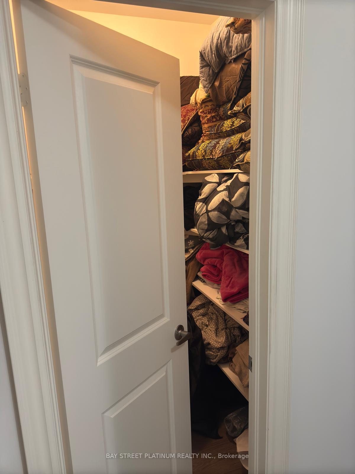 Photo 18 of 118 Granite Ridge Trail, Hamilton, Waterdown — HOMEH