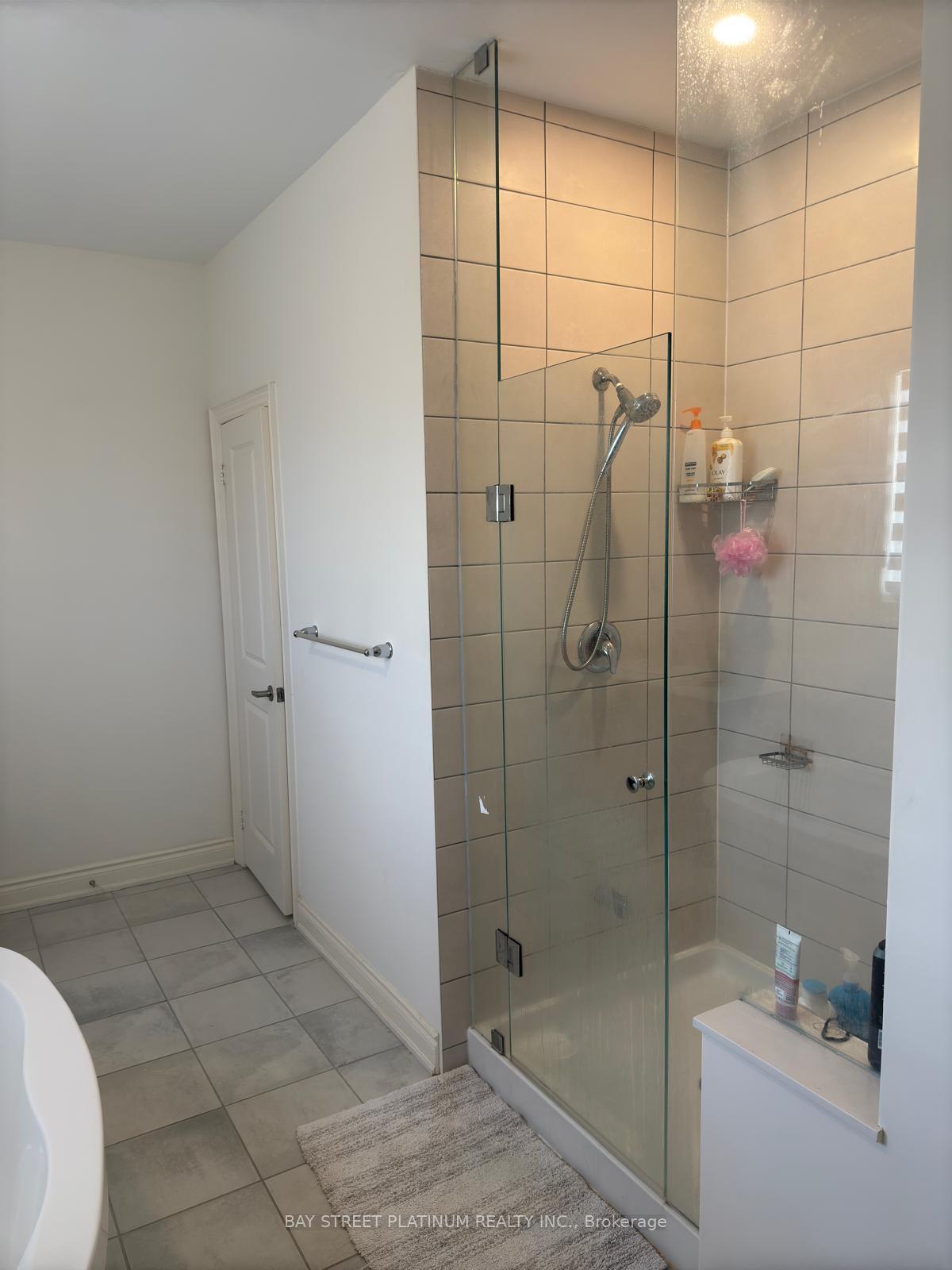 Photo 21 of 118 Granite Ridge Trail, Hamilton, Waterdown — HOMEH