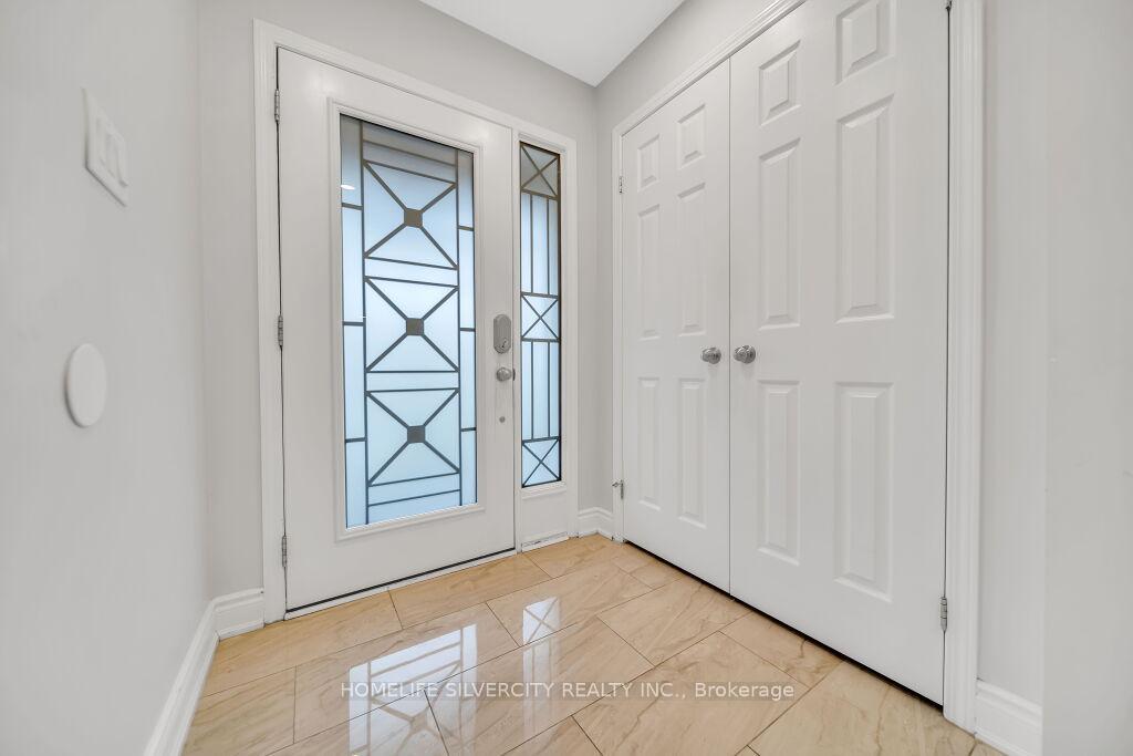 Photo 4 of 425 Woodbine Avenue, Kitchener, Huron Park — HOMEH