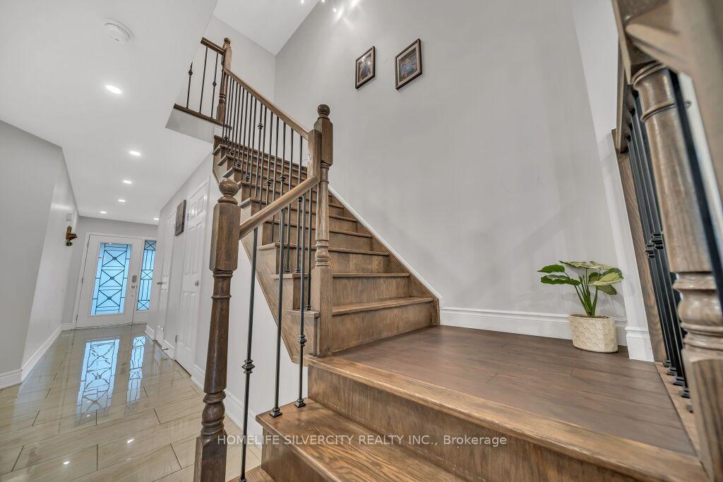 Photo 16 of 425 Woodbine Avenue, Kitchener, Huron Park — HOMEH