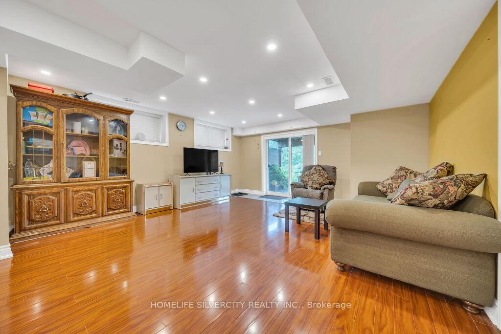 Photo 31 of 425 Woodbine Avenue, Kitchener, Huron Park — HOMEH