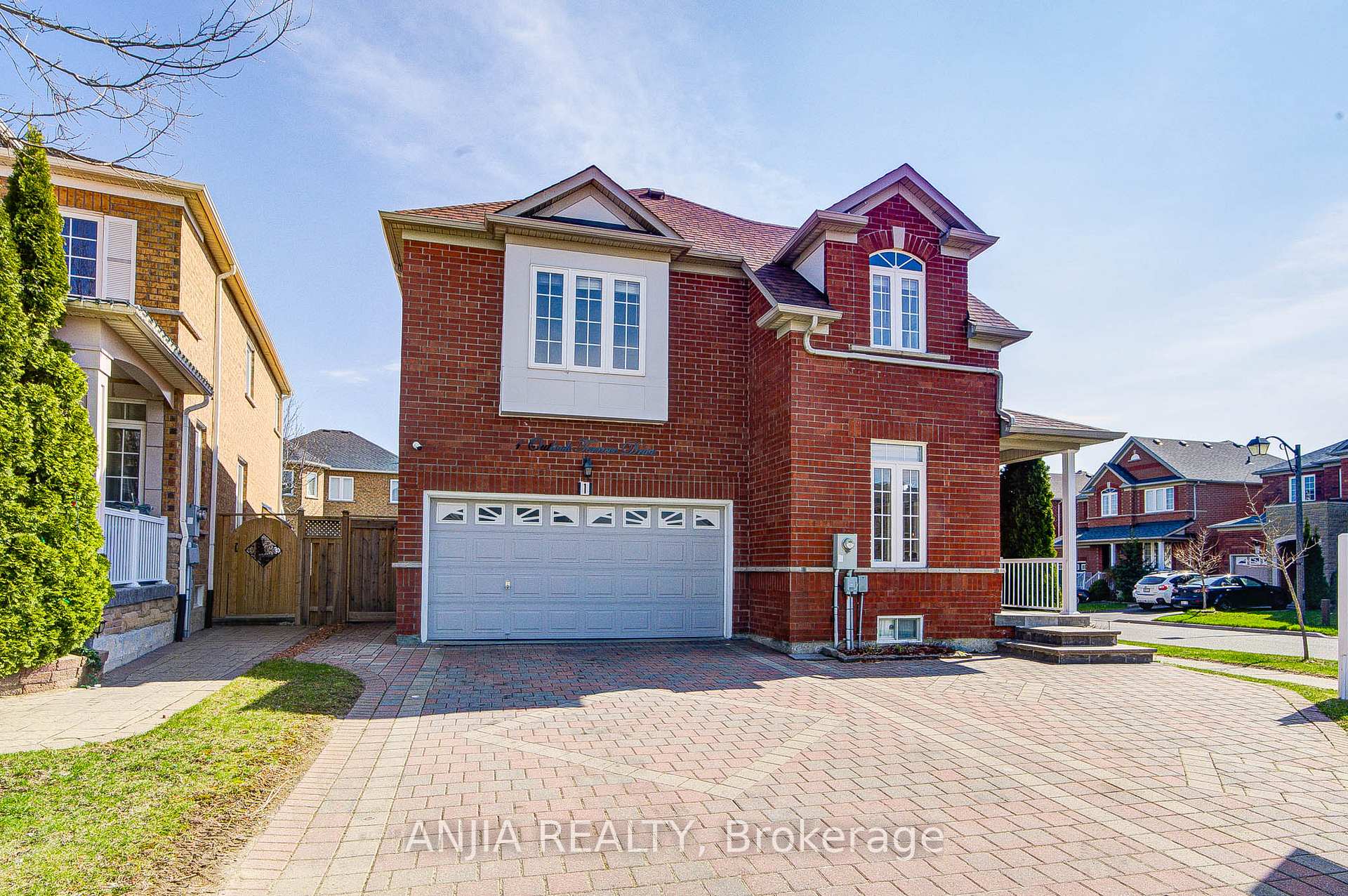 Photo 3 of 1 Outlook Terrace Drive, Markham, Greensborough — HOMEH
