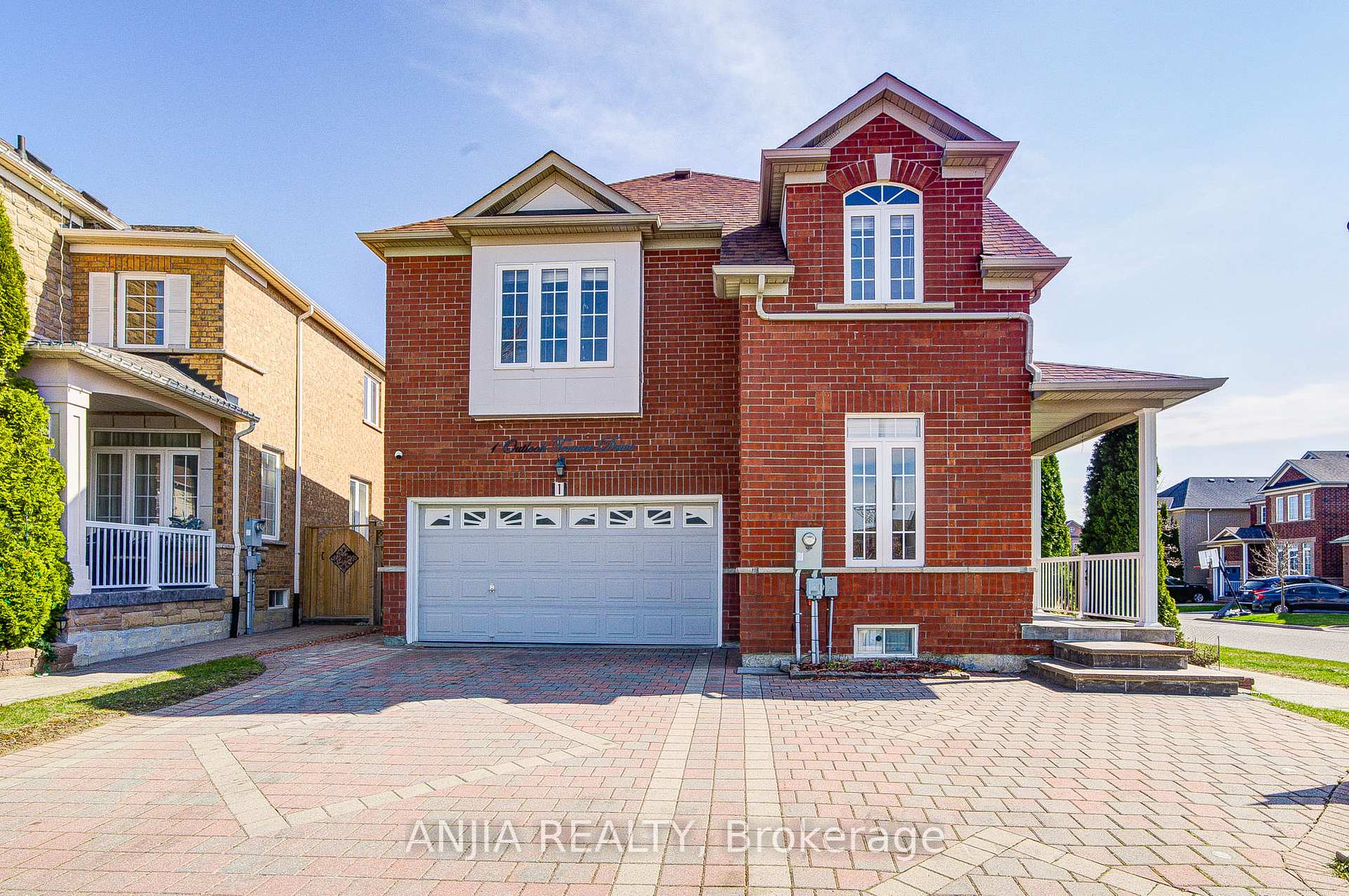 Photo 4 of 1 Outlook Terrace Drive, Markham, Greensborough — HOMEH