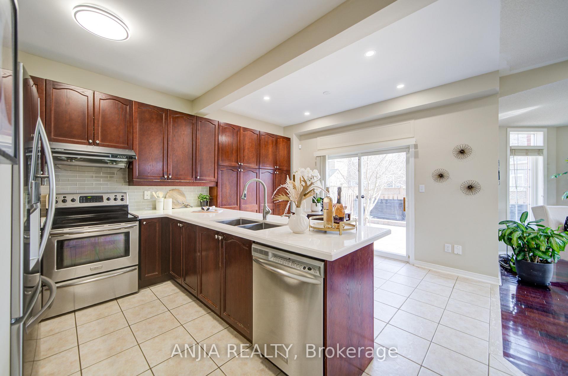 Photo 17 of 1 Outlook Terrace Drive, Markham, Greensborough — HOMEH