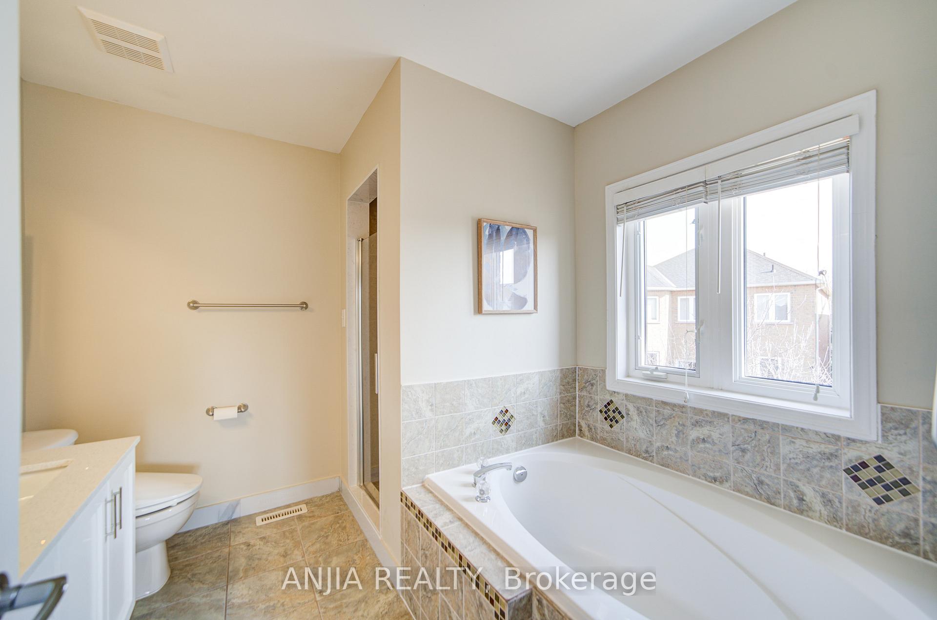 Photo 32 of 1 Outlook Terrace Drive, Markham, Greensborough — HOMEH