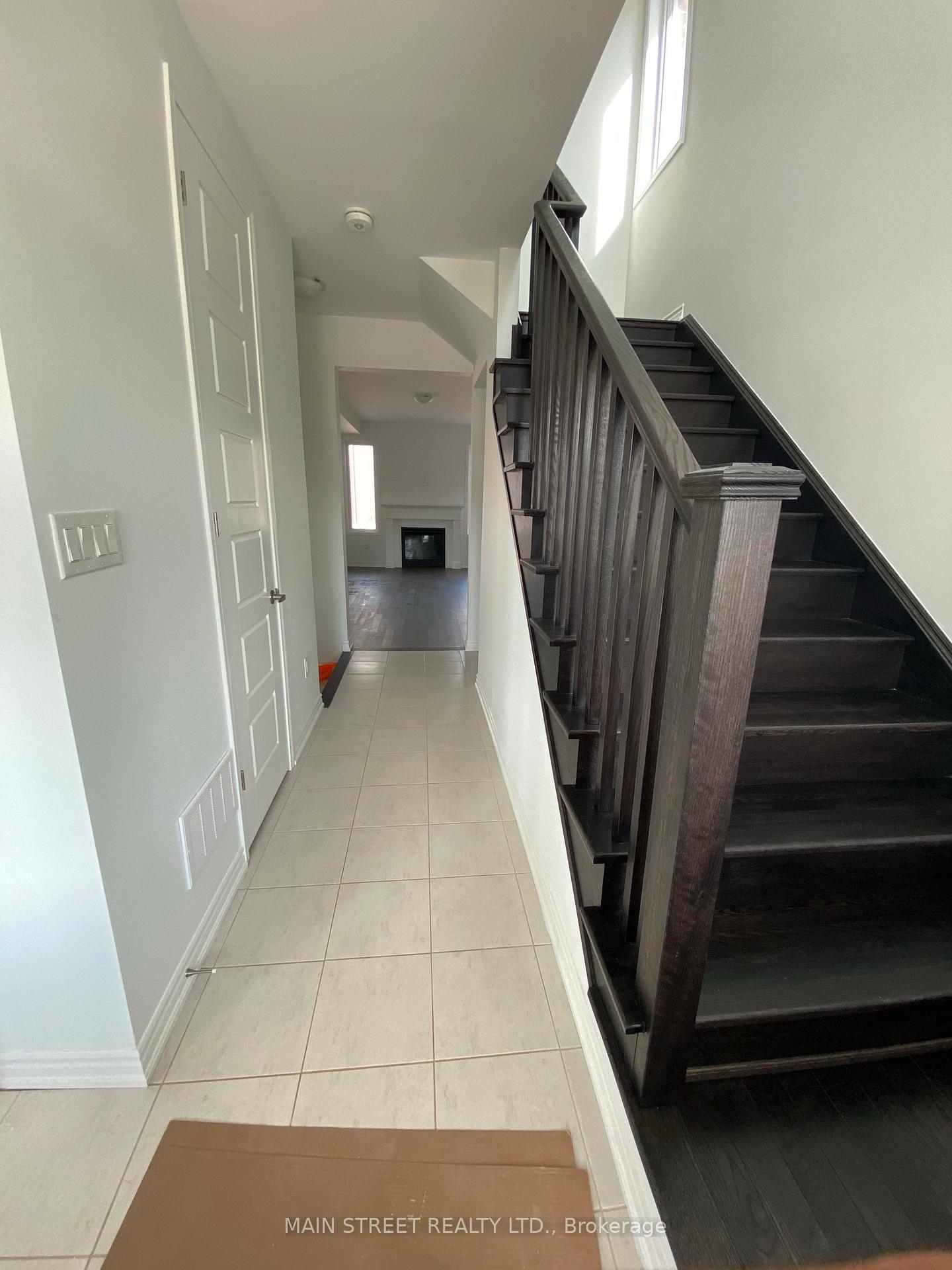 Photo 3 of 785 Whitlock Avenue, Milton, Cobban — HOMEH
