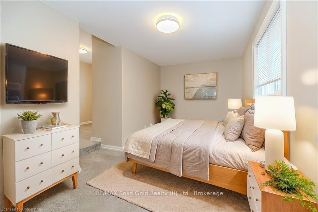Photo 14 of 331 Victoria Street N, Kitchener — HOMEH