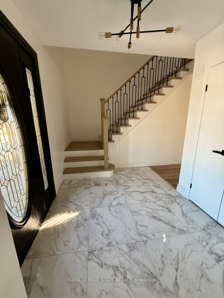 Photo 3 of 64 Maple Drive, Hamilton, Stoney Creek — HOMEH
