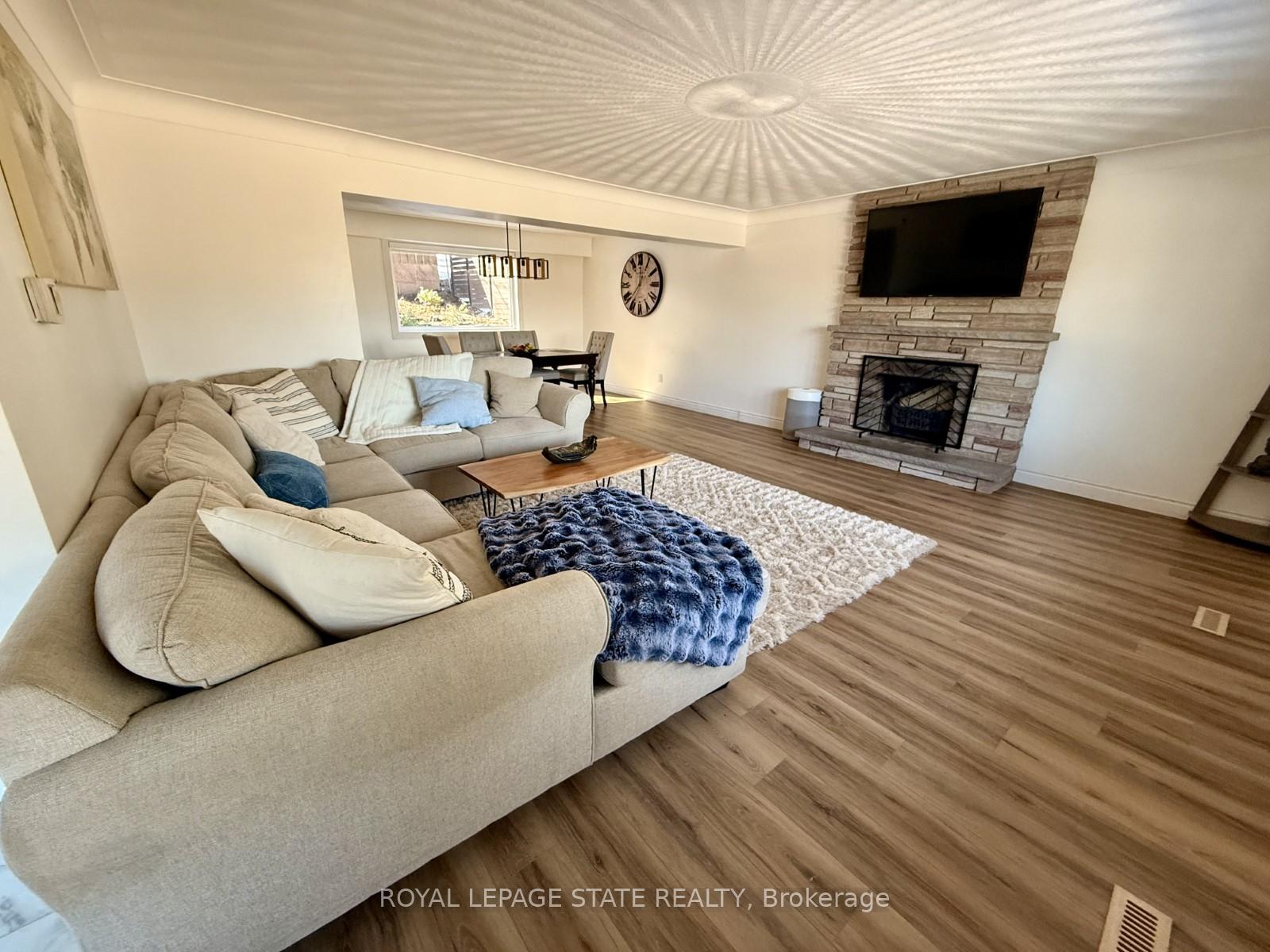 Photo 5 of 64 Maple Drive, Hamilton, Stoney Creek — HOMEH