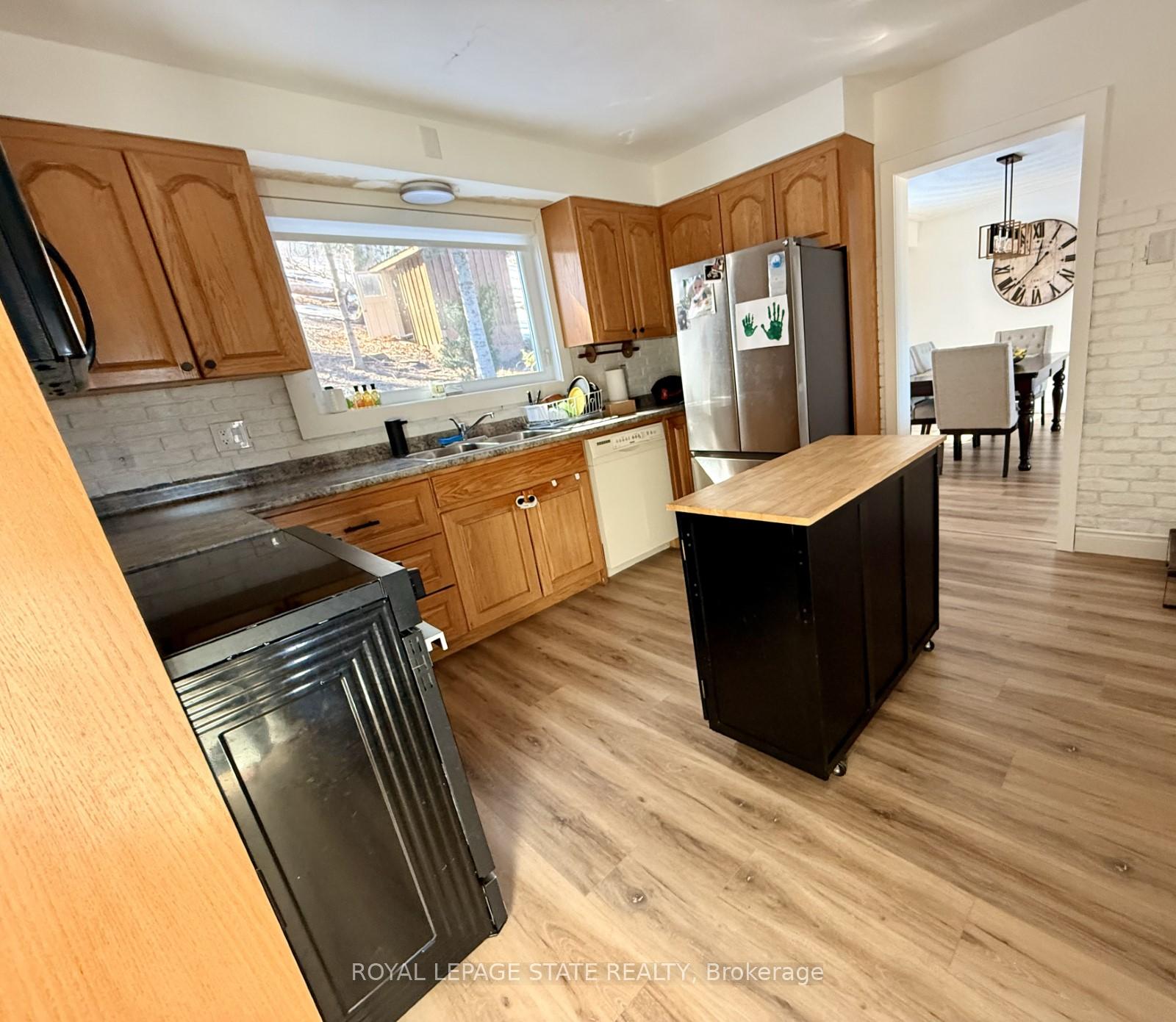 Photo 8 of 64 Maple Drive, Hamilton, Stoney Creek — HOMEH