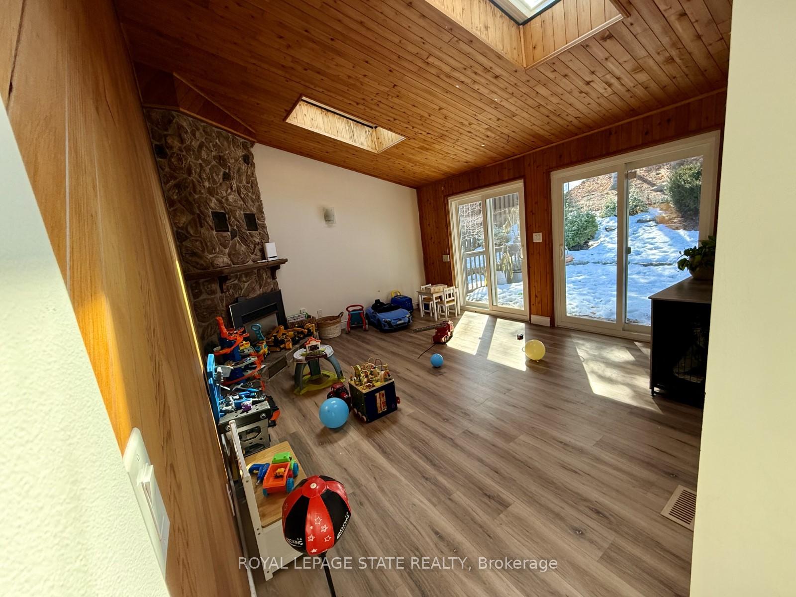 Photo 9 of 64 Maple Drive, Hamilton, Stoney Creek — HOMEH