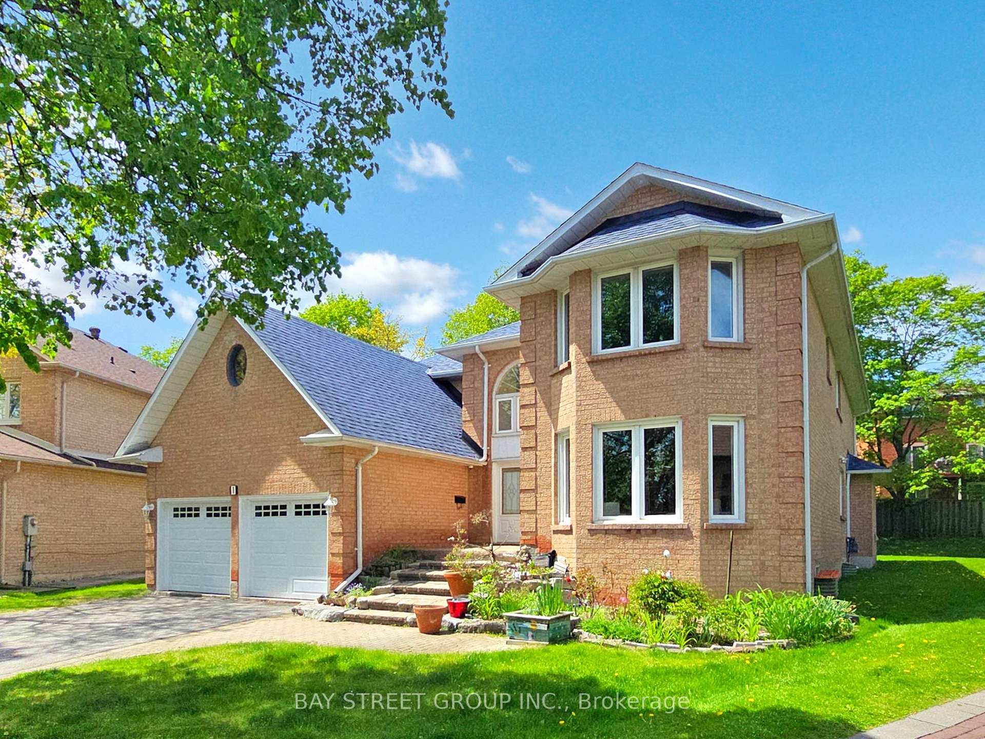 Photo 2 of 1 Lunau Lane, Markham, Aileen-Willowbrook — HOMEH