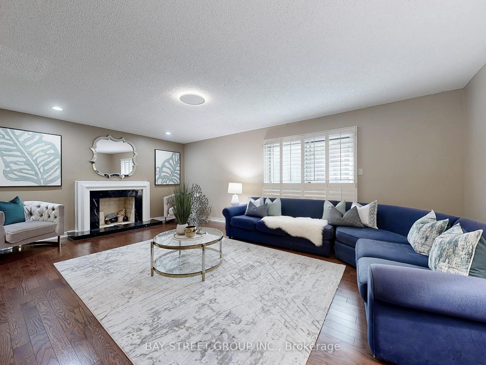 Photo 8 of 1 Lunau Lane, Markham, Aileen-Willowbrook — HOMEH