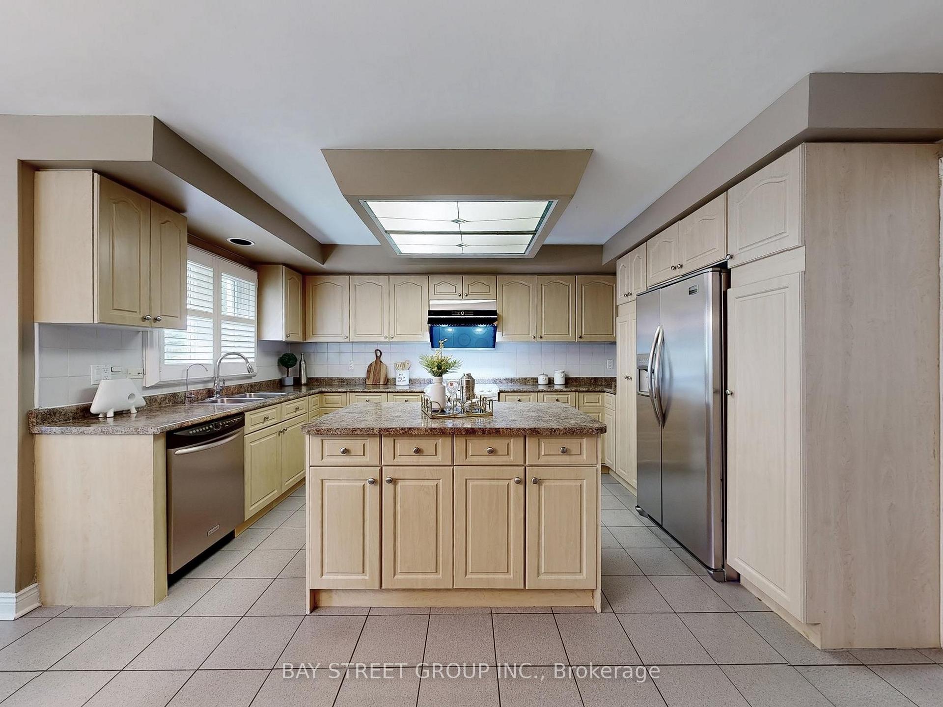 Photo 10 of 1 Lunau Lane, Markham, Aileen-Willowbrook — HOMEH