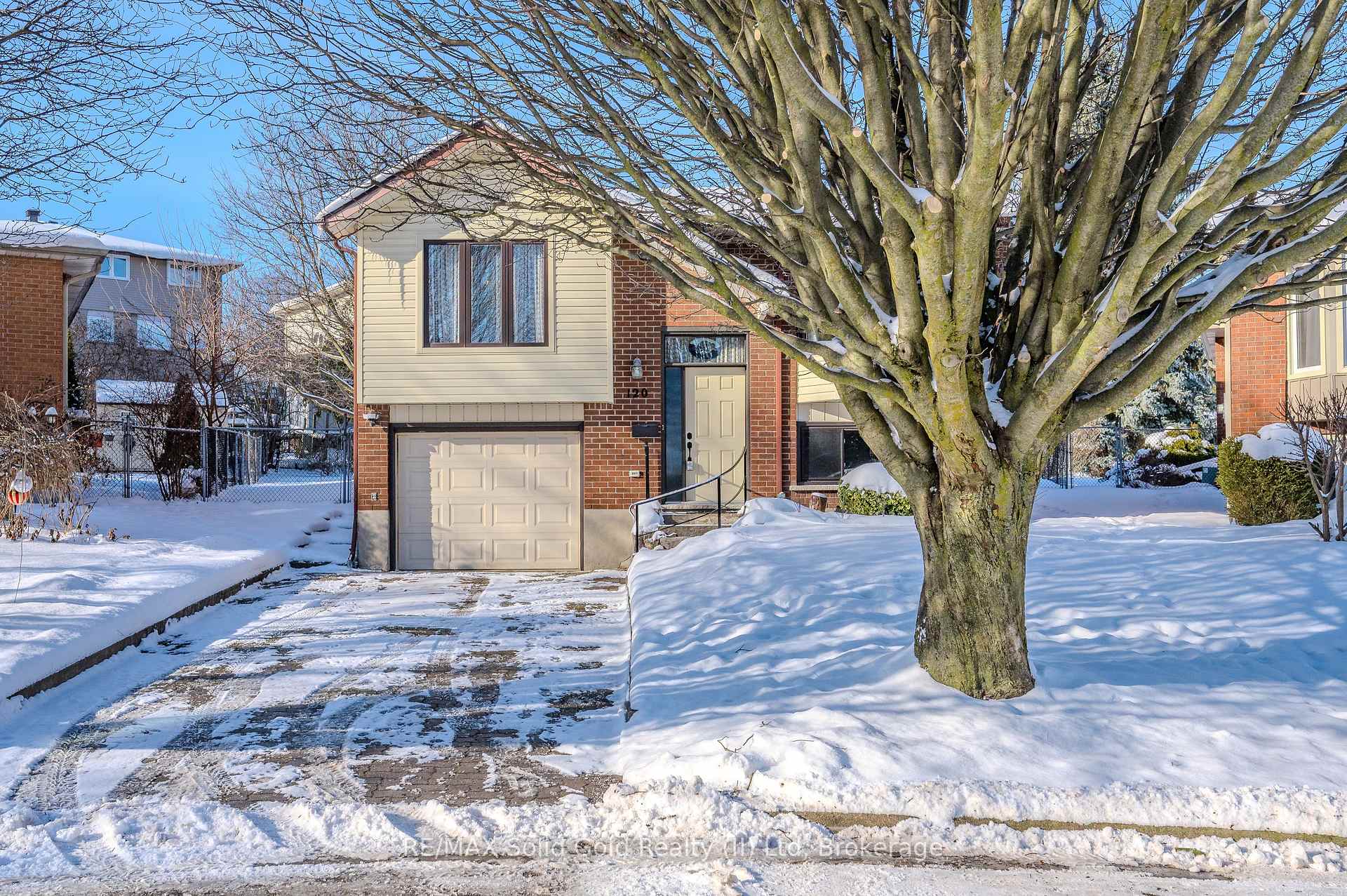 Photo 2 of 120 Albion Court, Kitchener — HOMEH