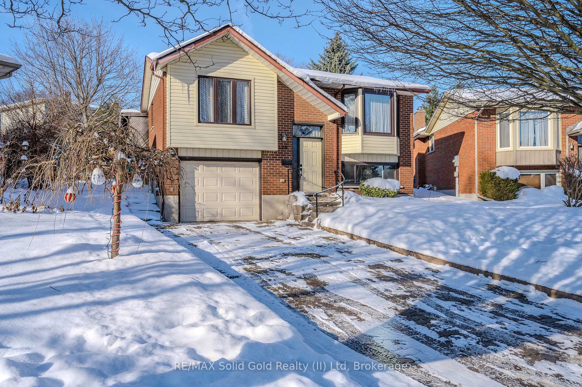 Photo 3 of 120 Albion Court, Kitchener — HOMEH