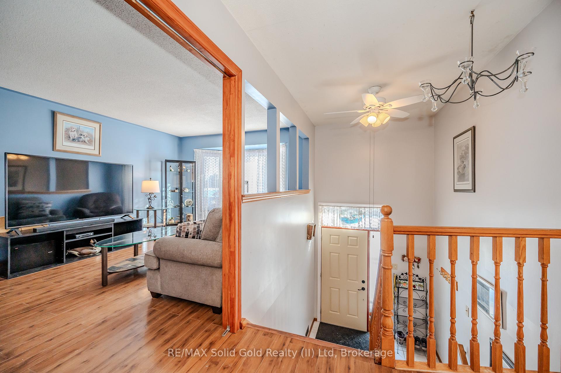 Photo 5 of 120 Albion Court, Kitchener — HOMEH