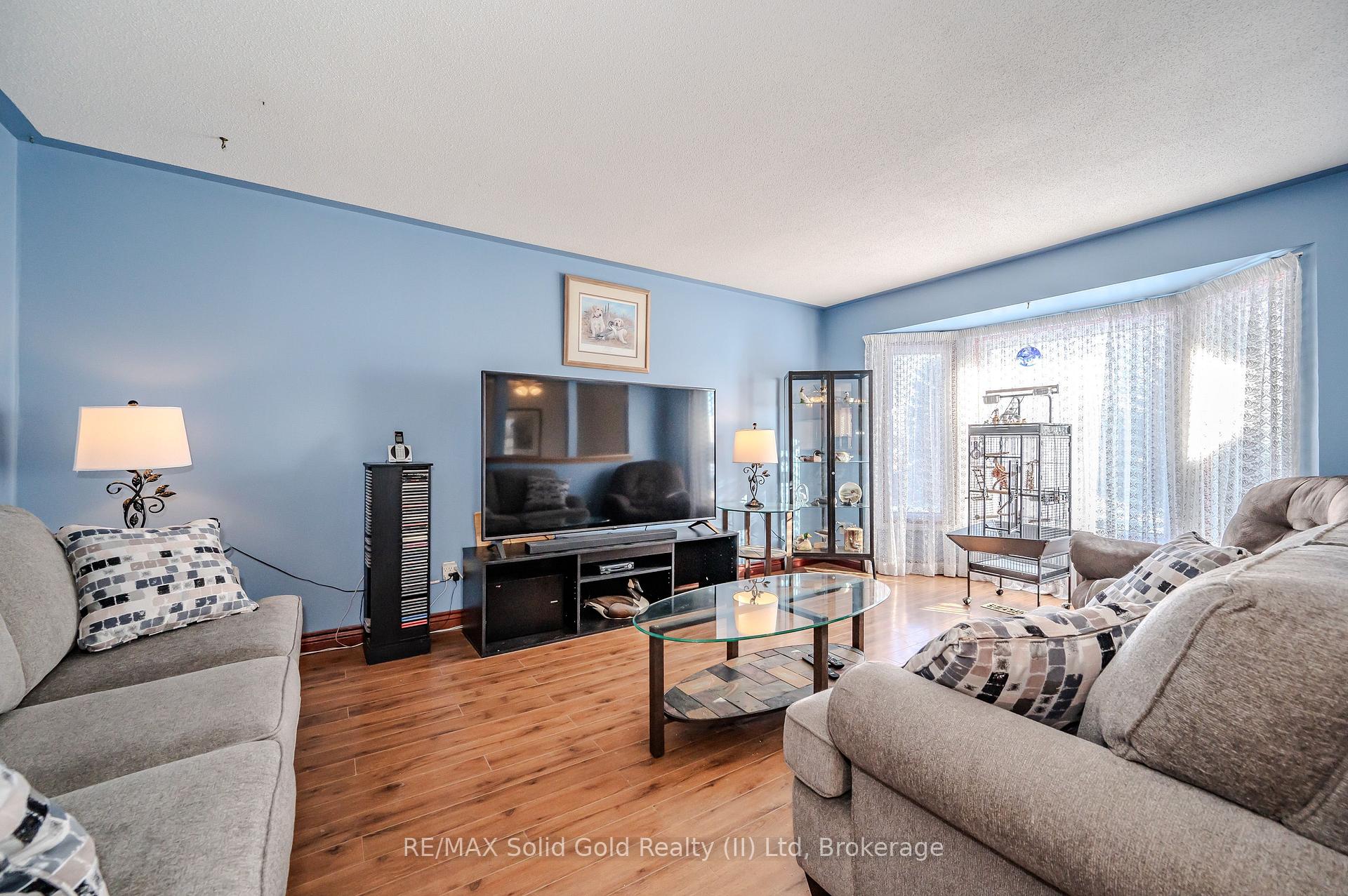 Photo 6 of 120 Albion Court, Kitchener — HOMEH