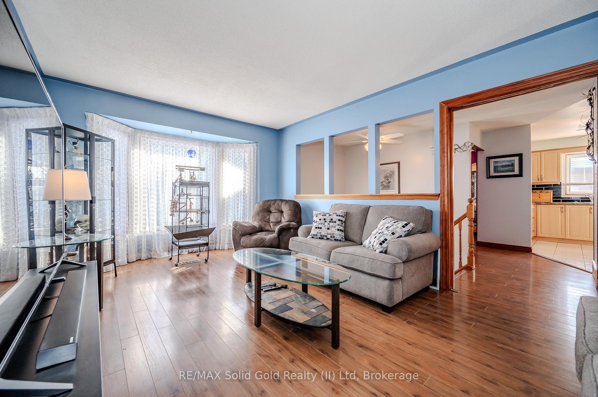 Photo 7 of 120 Albion Court, Kitchener — HOMEH