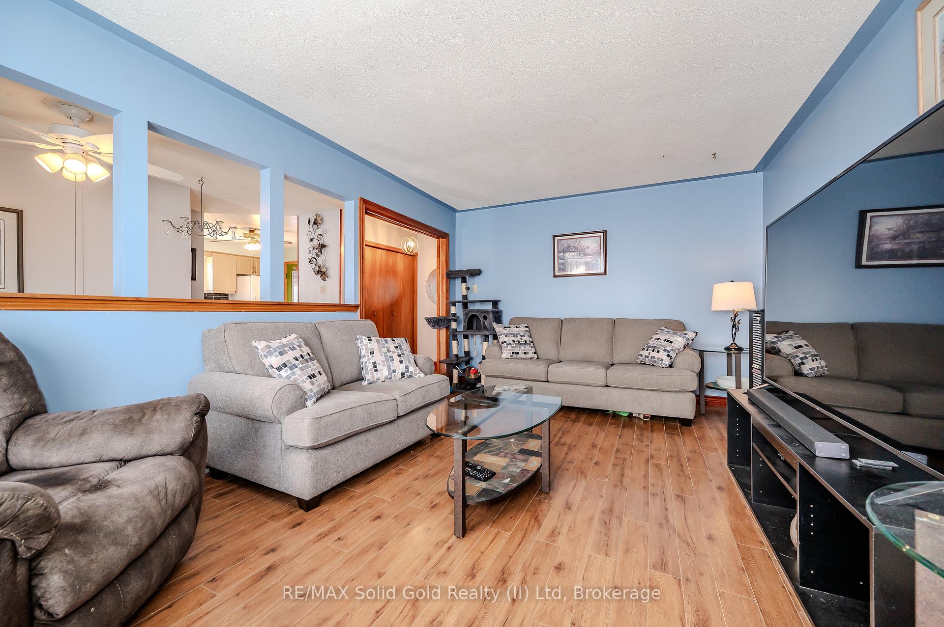 Photo 8 of 120 Albion Court, Kitchener — HOMEH
