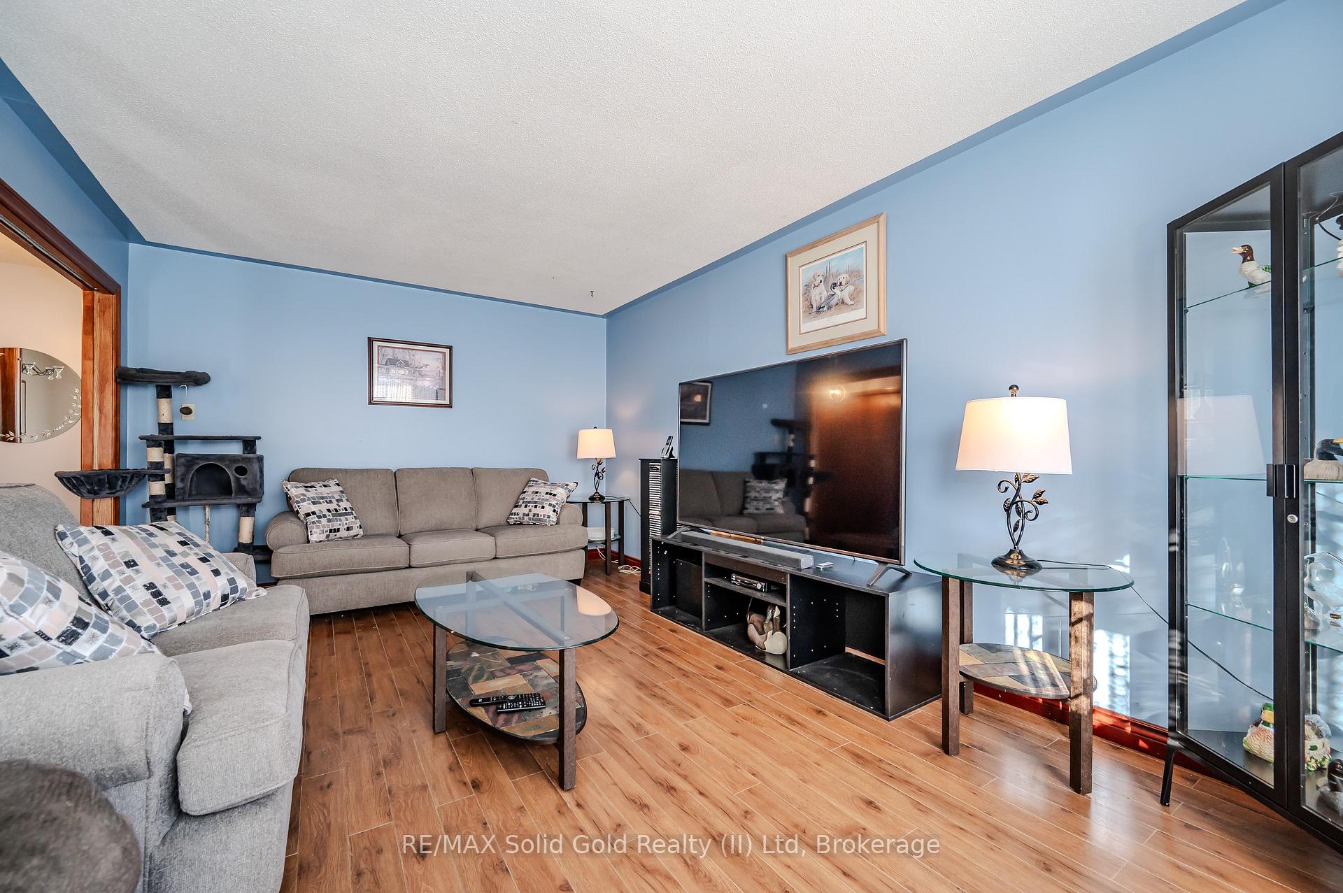 Photo 9 of 120 Albion Court, Kitchener — HOMEH