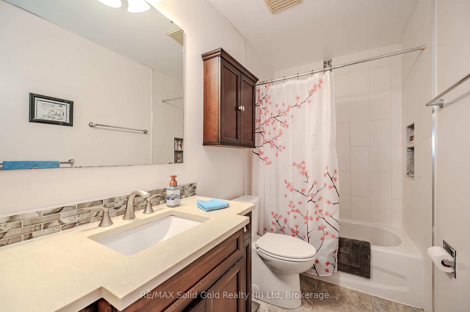 Photo 20 of 120 Albion Court, Kitchener — HOMEH