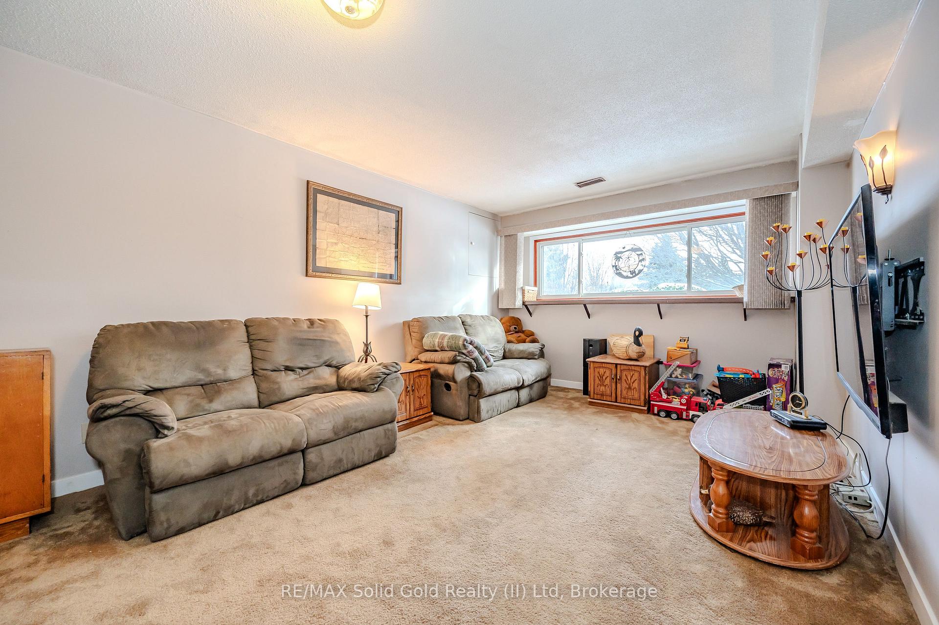 Photo 26 of 120 Albion Court, Kitchener — HOMEH