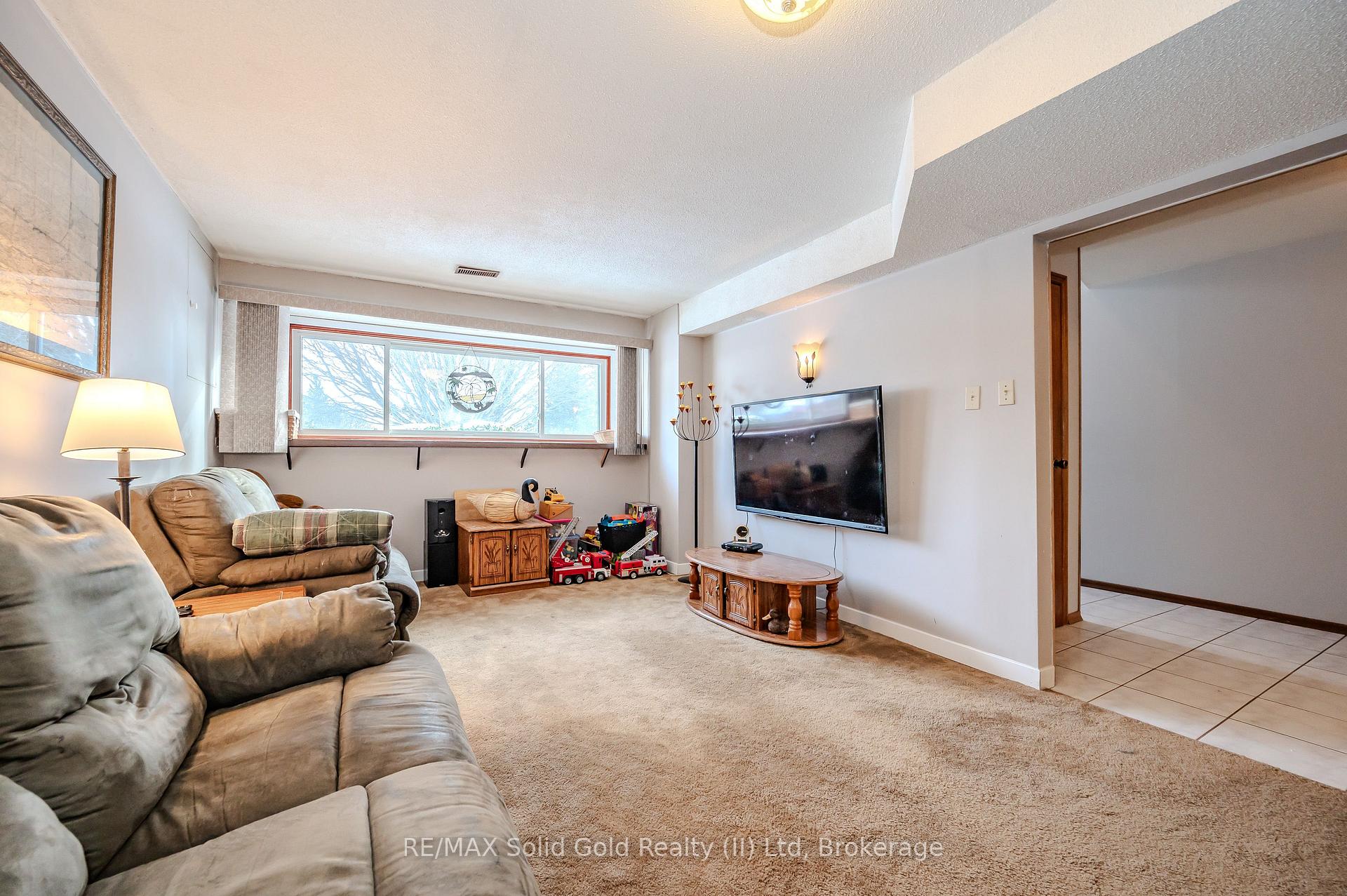 Photo 27 of 120 Albion Court, Kitchener — HOMEH