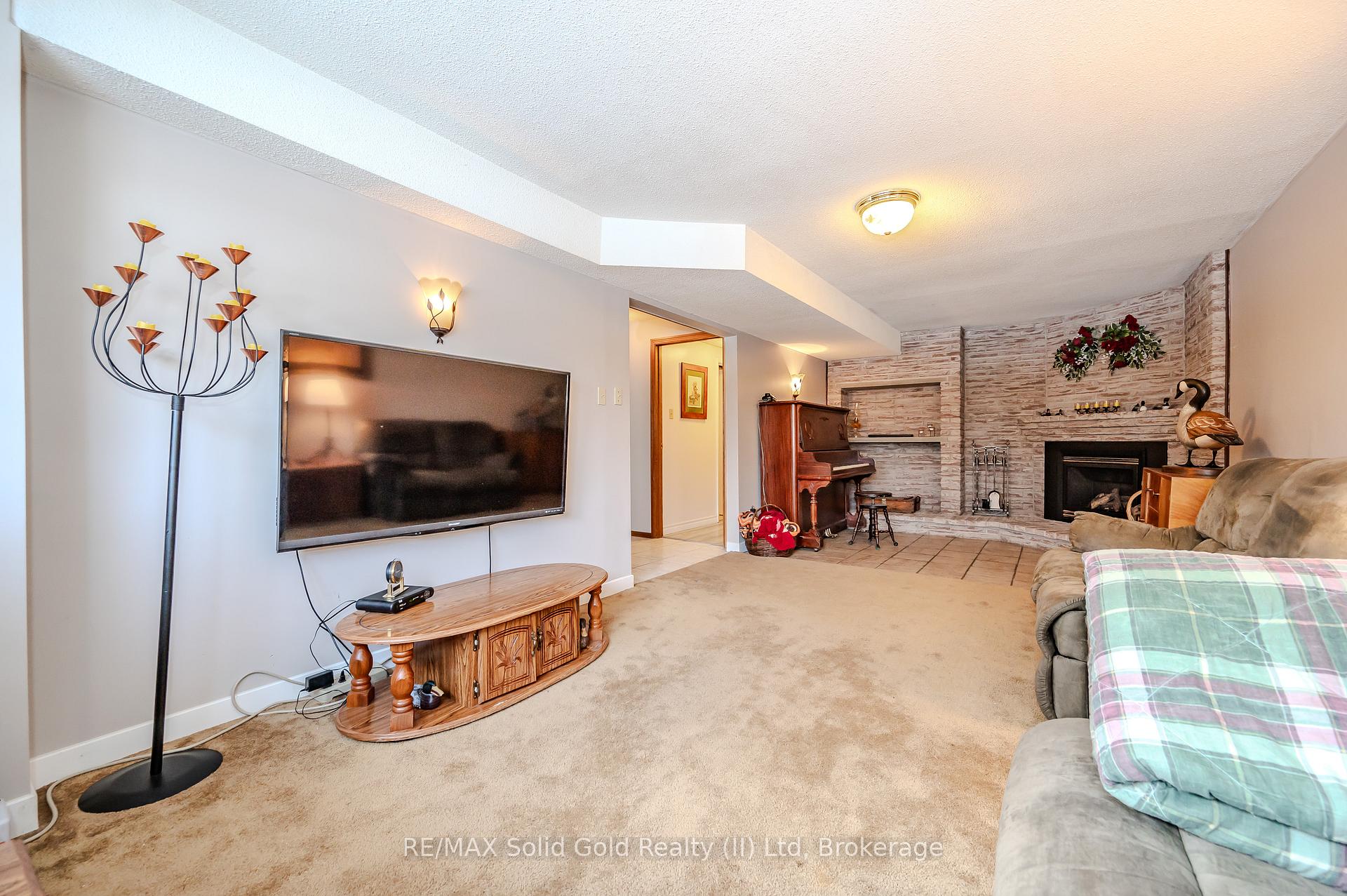 Photo 28 of 120 Albion Court, Kitchener — HOMEH