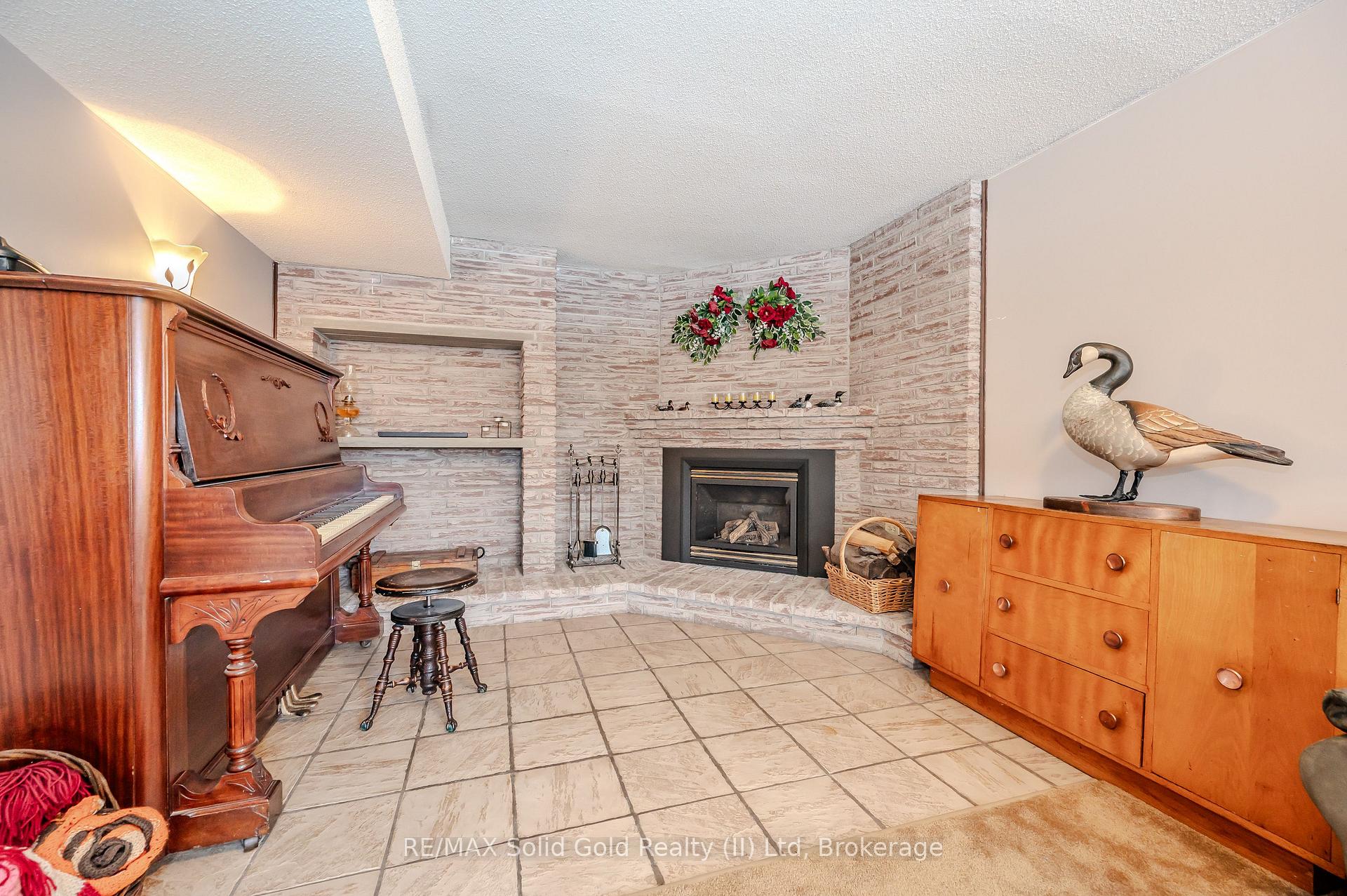 Photo 29 of 120 Albion Court, Kitchener — HOMEH