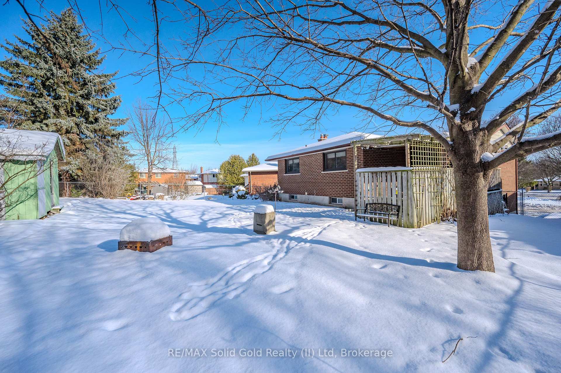 Photo 35 of 120 Albion Court, Kitchener — HOMEH