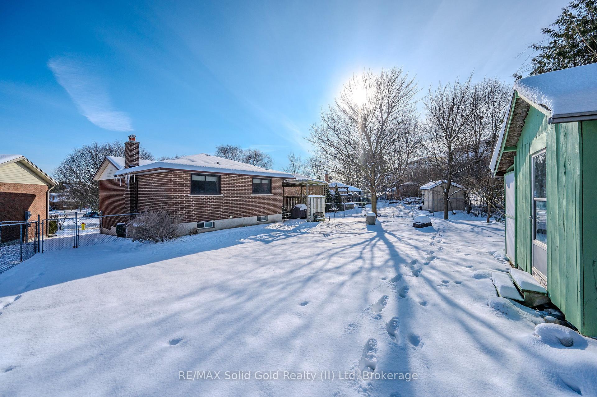 Photo 36 of 120 Albion Court, Kitchener — HOMEH