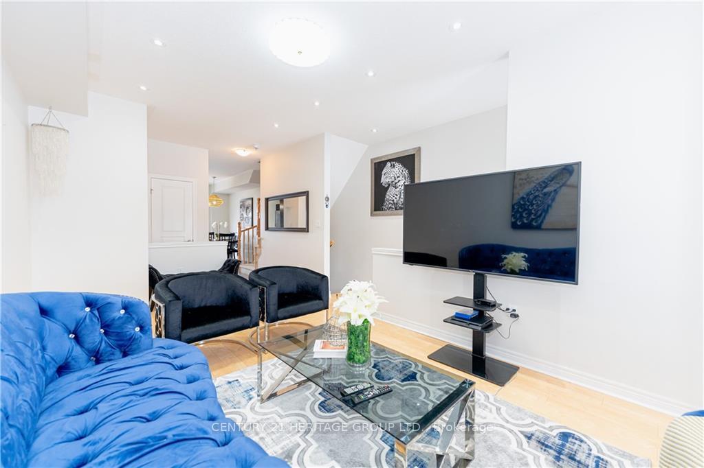 Photo 2 of 54 Bloom Crescent, Hamilton, Stoney Creek — HOMEH