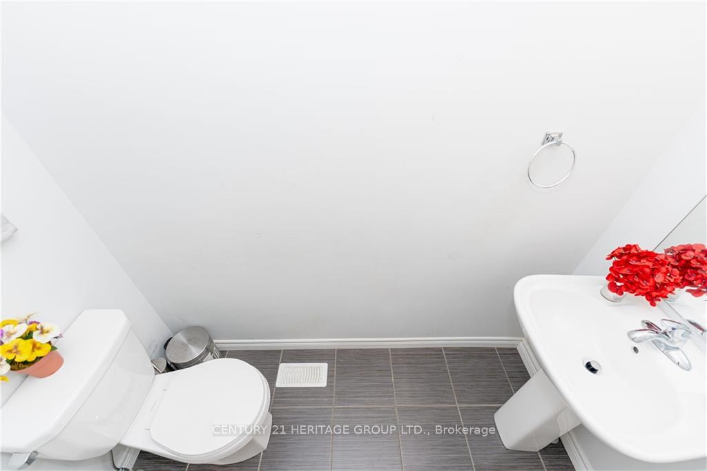 Photo 3 of 54 Bloom Crescent, Hamilton, Stoney Creek — HOMEH