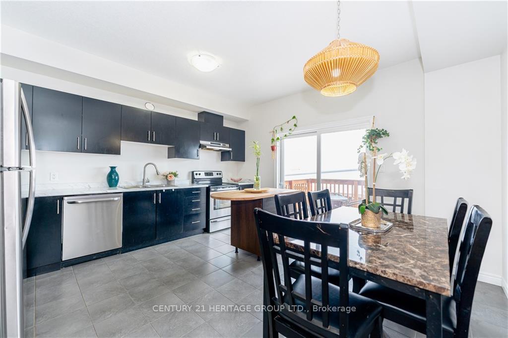 Photo 4 of 54 Bloom Crescent, Hamilton, Stoney Creek — HOMEH