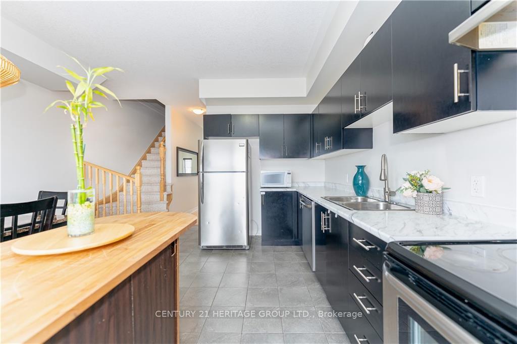 Photo 5 of 54 Bloom Crescent, Hamilton, Stoney Creek — HOMEH