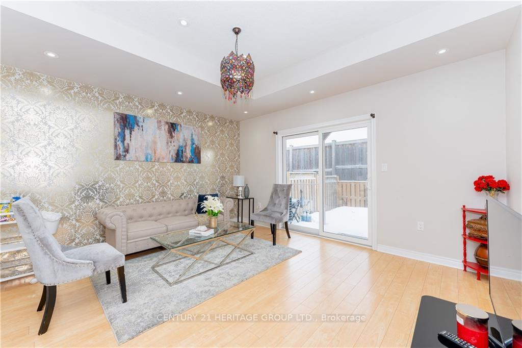 Photo 8 of 54 Bloom Crescent, Hamilton, Stoney Creek — HOMEH