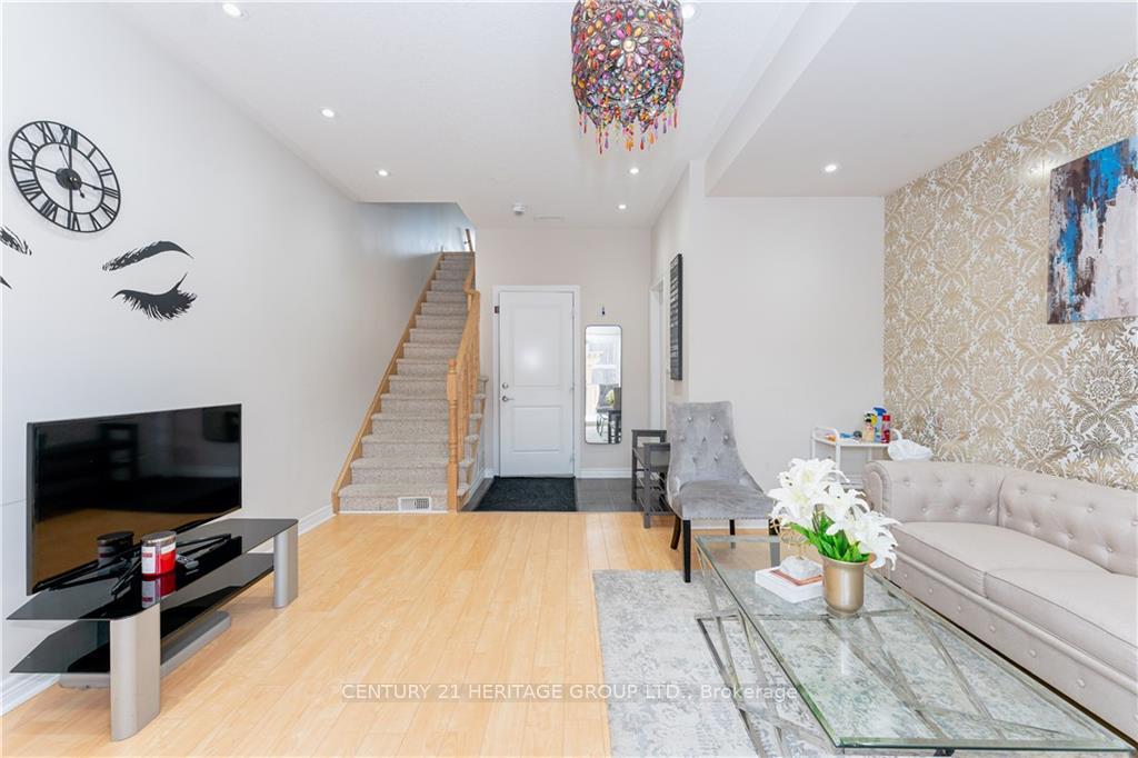Photo 9 of 54 Bloom Crescent, Hamilton, Stoney Creek — HOMEH