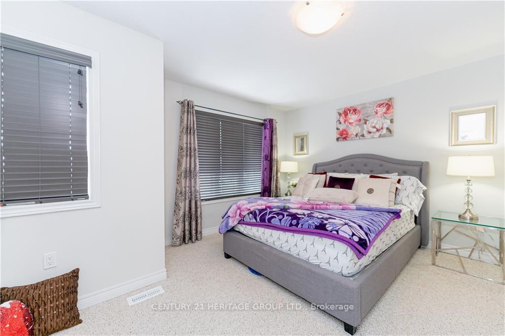 Photo 10 of 54 Bloom Crescent, Hamilton, Stoney Creek — HOMEH