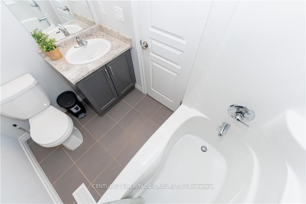 Photo 11 of 54 Bloom Crescent, Hamilton, Stoney Creek — HOMEH