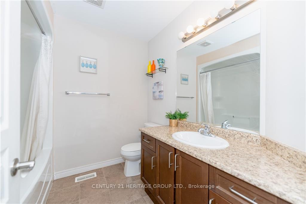Photo 13 of 54 Bloom Crescent, Hamilton, Stoney Creek — HOMEH