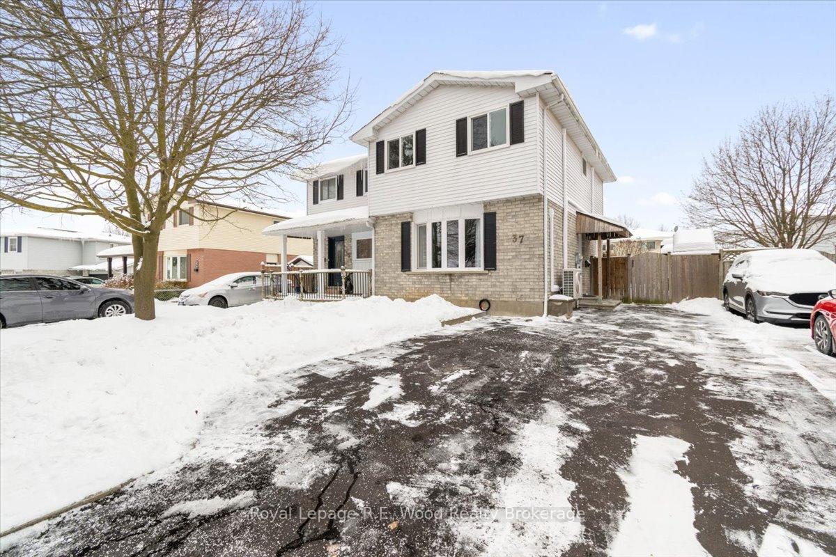 Photo 2 of 37 Connelly Drive, Kitchener — HOMEH