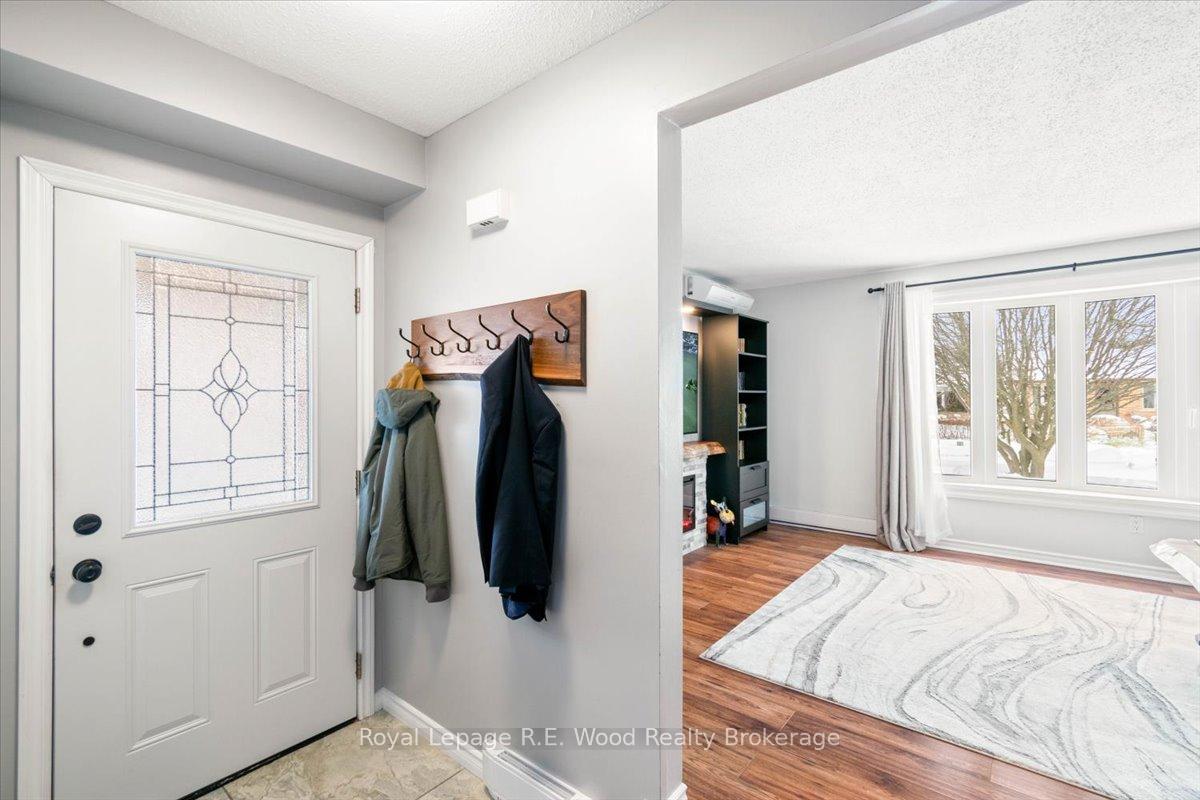 Photo 3 of 37 Connelly Drive, Kitchener — HOMEH