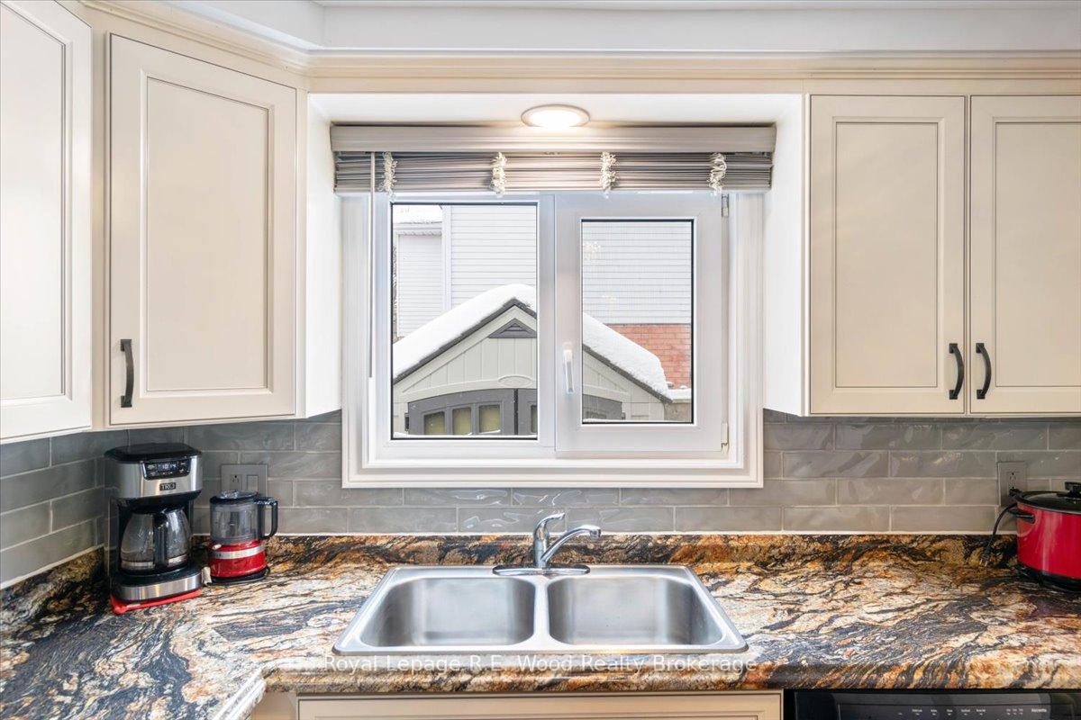 Photo 8 of 37 Connelly Drive, Kitchener — HOMEH