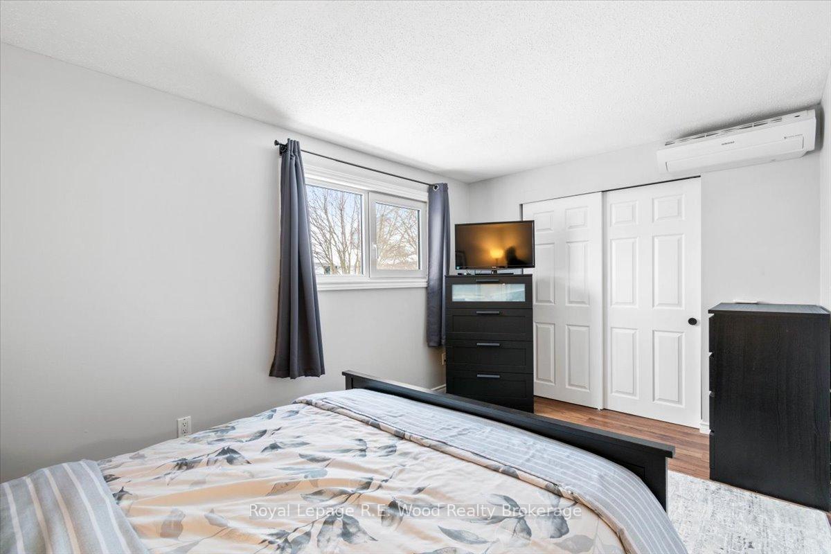 Photo 14 of 37 Connelly Drive, Kitchener — HOMEH