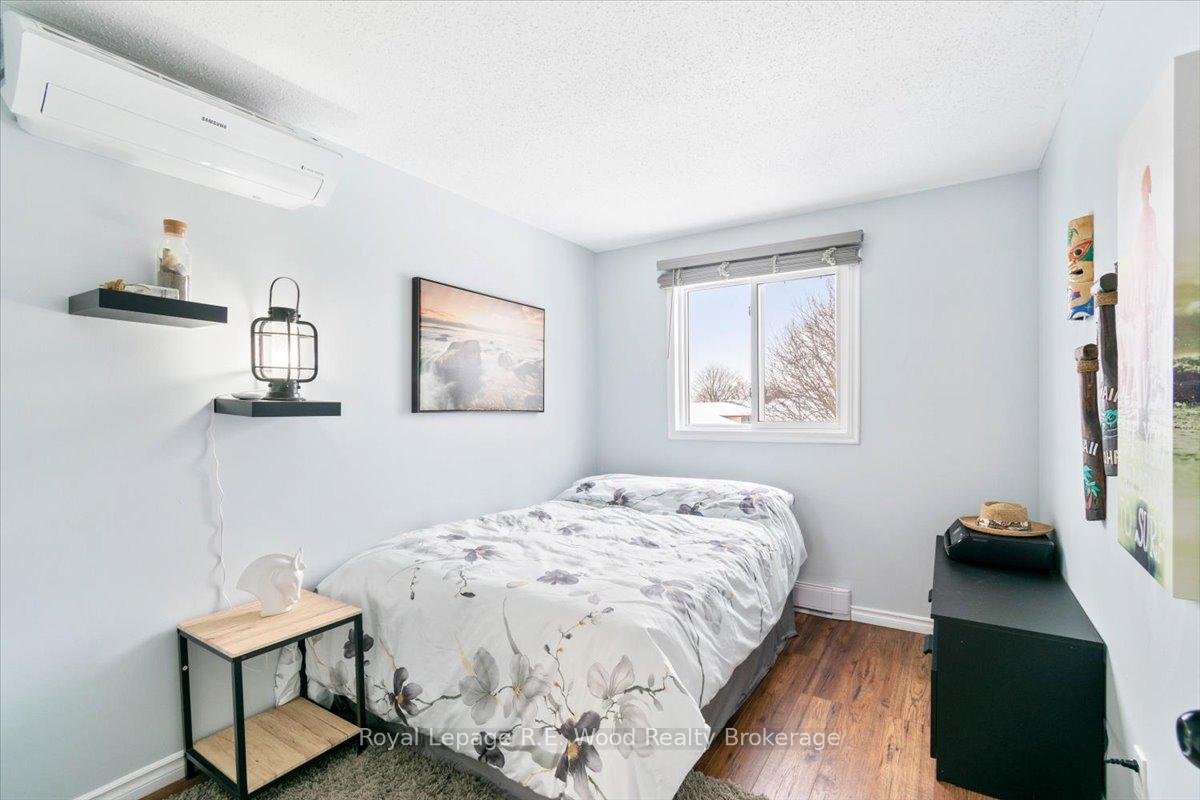 Photo 18 of 37 Connelly Drive, Kitchener — HOMEH