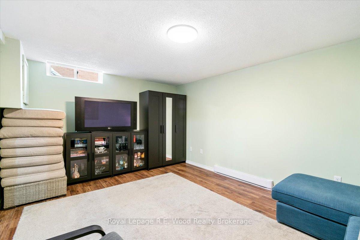 Photo 19 of 37 Connelly Drive, Kitchener — HOMEH